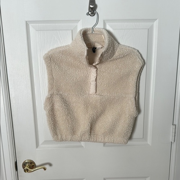 Cozy Cream Sleeveless Sweater crop H&M divided size xs - Picture 1 of 3
